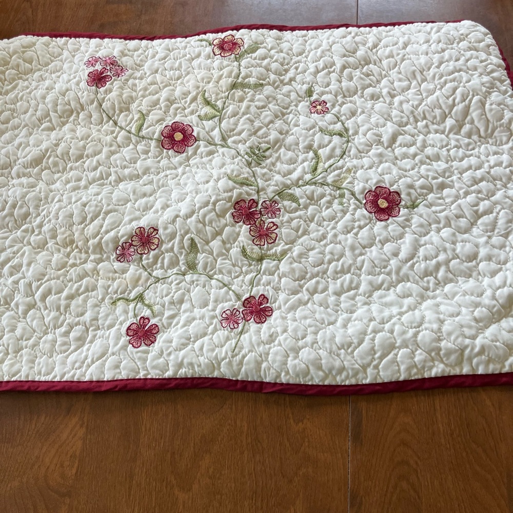 Quilted pillow cover